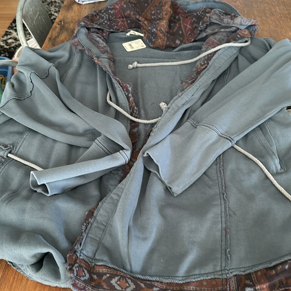 We the Free sweatshirt NWT large with fabric accents - Picture 4 of 9